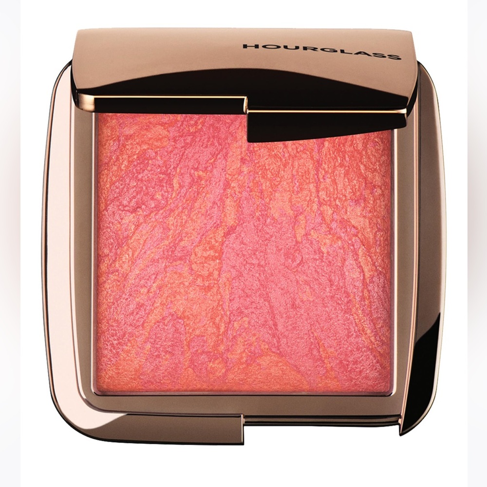 Hourglass
Ambient Lighting Blush Collection. Color: Sublime Flush